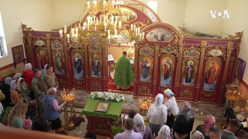 Pravoslavni sveštenici u Ukrajini: služba crkvi ali i državi u ratu