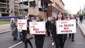 Prebijanje profesora je slika i prilika današnje Srbije: Prosvetari traže status zaštićenih lica