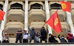 
					Predsednički izbori u Kirgiziji, pogođenoj političkom krizom, raspisani za januar 
					
									