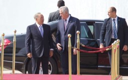 
					Predsednik Kazahstana uručio orden Nikoliću 
					
									