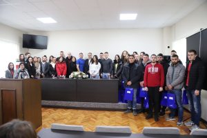 Predsednik Meljanac uručio Svetosavske nagrade najboljim studentima Opštine Sečanj