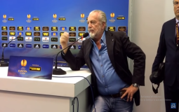 
					Predsednik Napolija razmatra da nazove stadion po Maradoni 
					
									