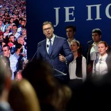 Predsednik Vučić SNAŽNO PORUČIO IZ KRUŠEDOLA: Naša je obaveza da ono što se dogodilo SRPSKIM ŽRTVAMA NIKADA NE BUDE ZABORAVLJENO!