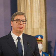 Predsednik Vučić danas na molebanu streljanim đacima i profesorima u Šumaricama