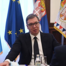 Predsednik Vučić se obraća javnosti u 9.00 časova