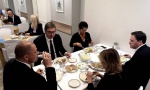 Predsednik na pauzi uživao u sarmama: Vučić objavio fotografije sa ručka u restoranu Predsedništva