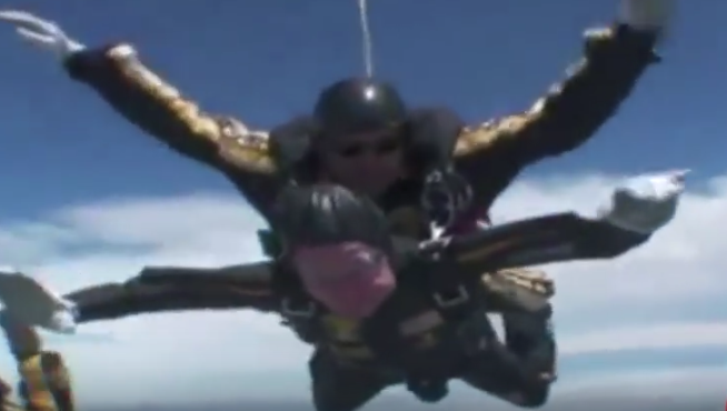 Predsedniku SAD žena sakrila padobran