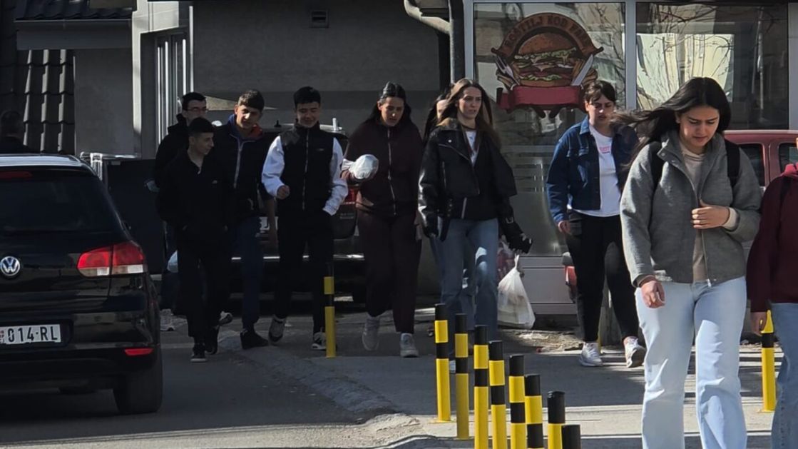 Predsjednica opštine Sjenica ličnim sredstvima unaprijedila bezbjednost učenika