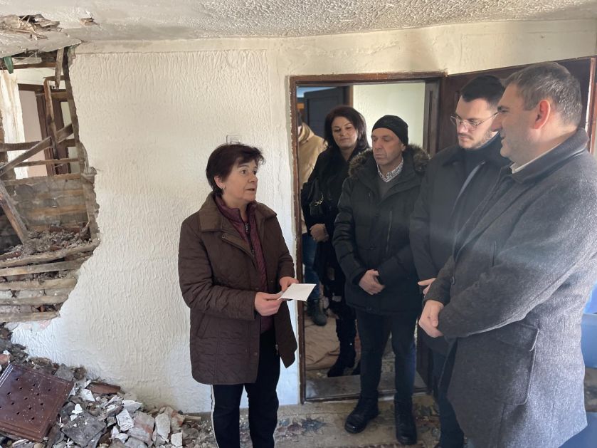 Predstavnici SPP-a obišli porodicu Agović – Svi ćemo pomoći da dobijete novi dom