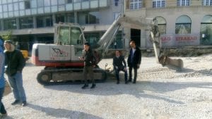 Predstavnici opštine Stari grad zaustavili radove na Trgu republike (VIDEO)