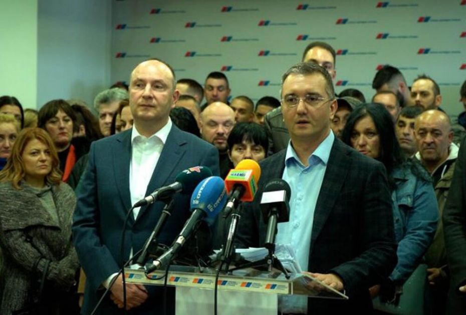 Preko 100 članova POKS-a iz Novog Sada pristupilo SNS-u i podržalo politiku Aleksandra Vučića