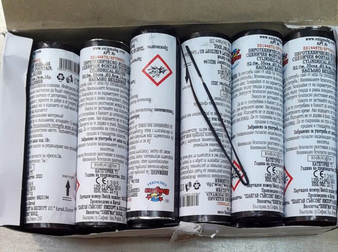 Preko 2.000 švercovanih petardi, 1.000 vatrometa i 65 kilograma duvana policija pronašla u kući Aleksinčanina