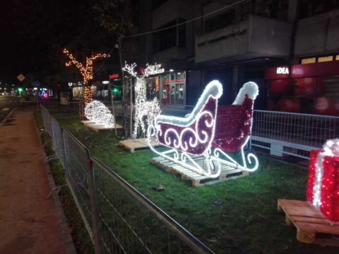 Preko 25.000 evra za novogodišnje ukrašavanje Leskovca – šestu godinu zaredom izabrana ista firma