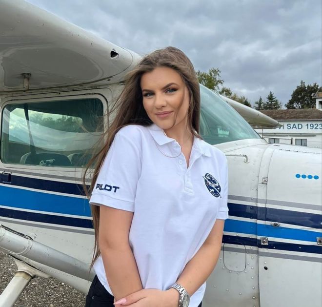 Prelepoj Mariji Nović (18) iz Dervente ni nebo nije visoko, najmlađi je pilot u istoriji avijacije