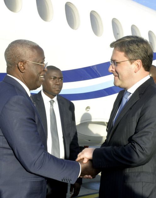 Premijer Gabona u poseti Beogradu, dočekao ga Selaković