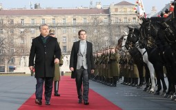 
					Premijer Mađarske svečano dočekao premijerku Srbije 
					
									