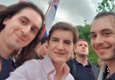 Premijerka Brnabić stigla na skup: Srbija nade! Sa porodicom i prijateljima FOTO
