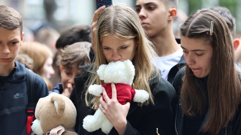 Preminula još jedna devojčica ranjena u školi u Beogradu