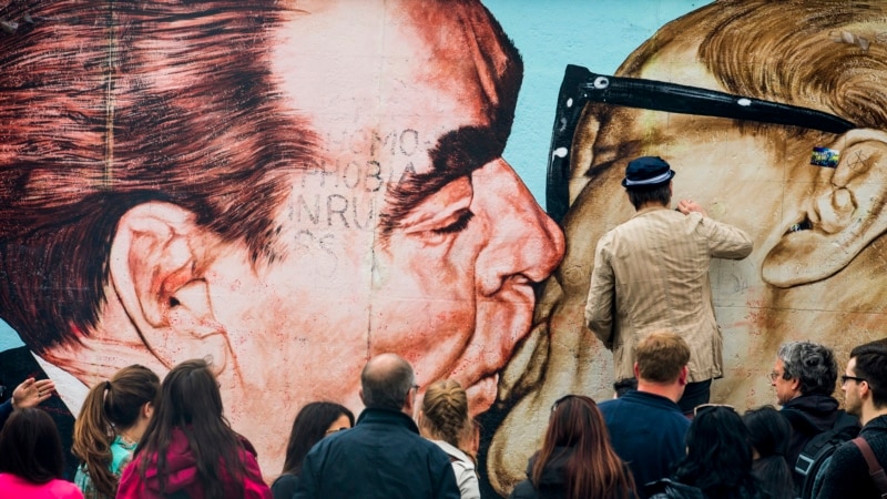 Preminuo autor murala Poljubac Brežnjeva i Honekera  na Berlinskom zidu 