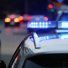 Preticao preko pune linije u zoni škole: Vozač (46) nakon prekršaja pretukao policajca, supruga pomogla u napadu