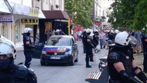 Pretio da će da se zapali ispred prostorija SNS, policija ga uhapsila