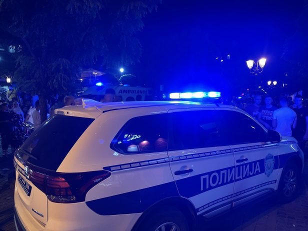 Prijetio ženi pred policijom da će je ubiti, iz torbe izvučen nož