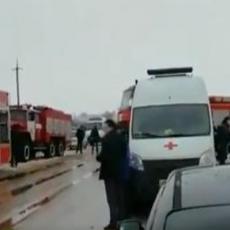 Prevrnuo se autobus pun dece! IMA MRTVIH, desetine povređenih (FOTO)
