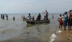 Prevrnuo se brod u Ugandi, osam mrtvih (VIDEO)