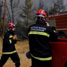 Prevrnuo se traktor kod Jagodine: Jedna osoba stradala, vatrogasci na licu mesta