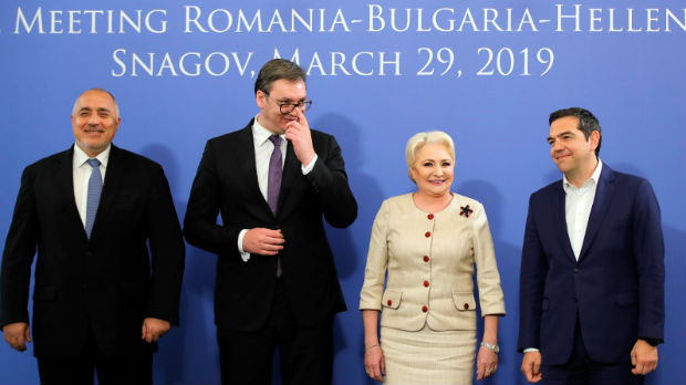 Prijateljske poruke iz Bukurešta, Vučić traži podršku