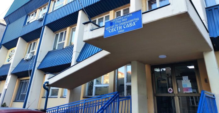 Prijava protiv direktora Centra za socijalni rad – „pritisak na Rome da idu na SNS skup u Nišu“, on uzvraća kontraprijavom
