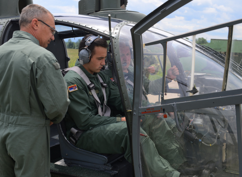 Prijavi se na Kurs rezervnih oficira roda avijacije i postani vojni pilot – Štiti nebo svoje zemlje!