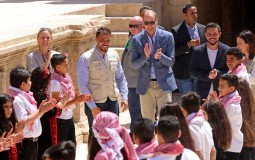 
					Princ Vilijam se sastao sa sirijskim izbeglicama u Jordanu 
					
									