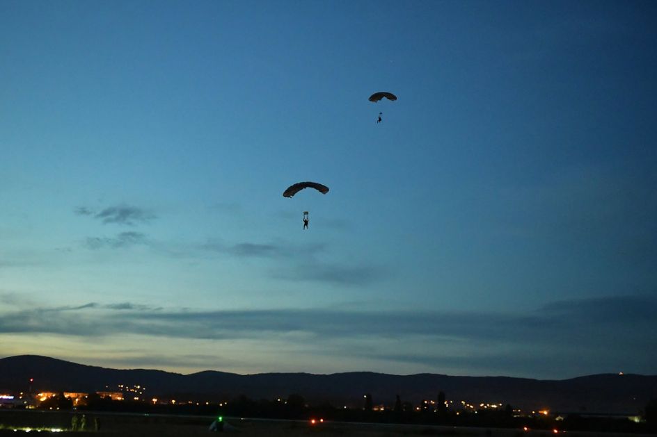 Pripadnici 63. padobranske brigade izveli noćni skok sa 4500 metara