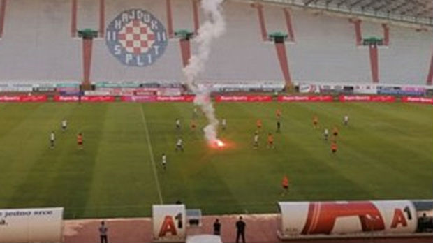 Pripadnici Torcide signalnom raketom prekinuli debakl Hajduka