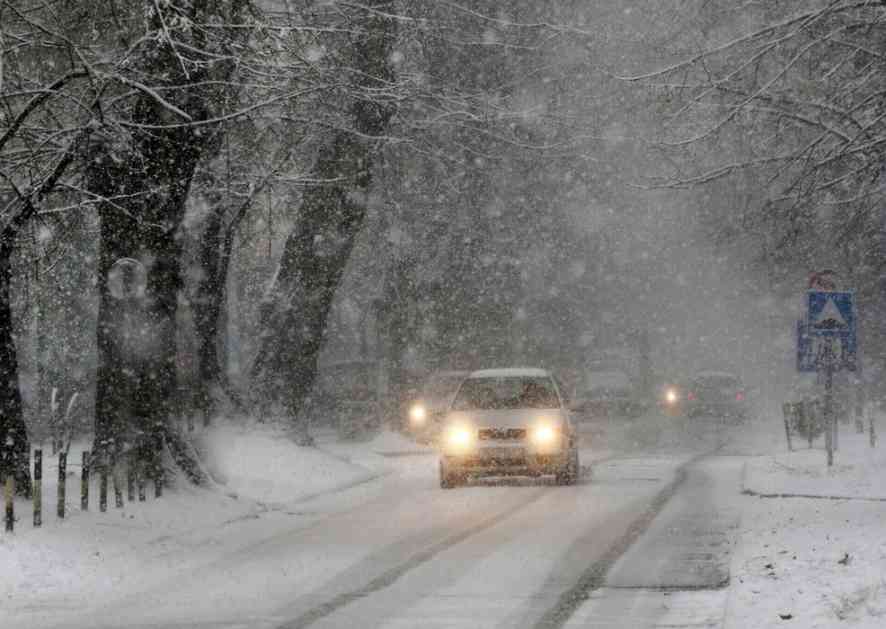 AMSS: Sneg u većem delu zemlje, pojačan saobraćaj