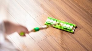 Prirodno sredstvo za sjaj parketa – napitak koji svi imate u kuhinji kao tajno oružje