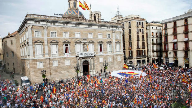 Pristalice jedinstvene Španije na ulicama Barselone