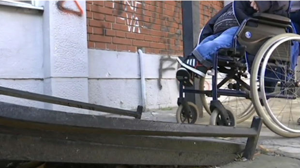  Pristupne rampe sa đake sa invaliditetom u Kragujevcu
