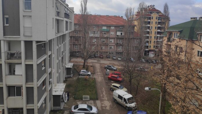 Privatne firme preuzimaju uređivanje međublokovskih prostora u Nišu – cena 2,2 miliona evra