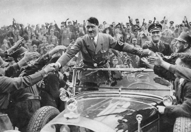 Privatni predmeti Adolfa Hitlera i Eve Braun prodati za ogromne sume: Ko su kupci?
