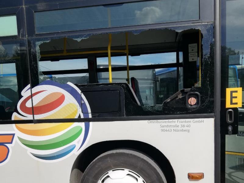 Privatnom prevozniku lomljena stakla na autobusima u Prokuplju i Nišu 