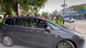 Priveden vozač koji je pokušao da prođe kroz blokadu suda u Novom Sadu