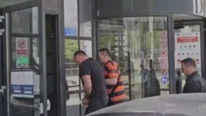Privedeni Srbin na saslušanju u Osnovnom sudu u Prištini