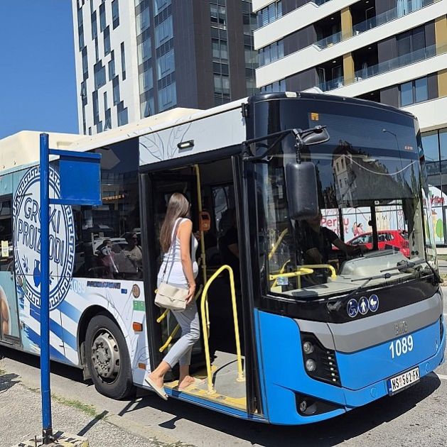 Privremeno izmešteno autobusko stajalište na Bulevaru kralja Petra I kod Sajma