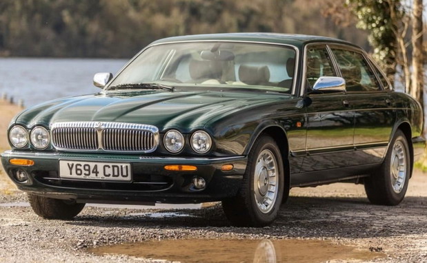 Prodaje se Daimler Majestic koji je pripadao kraljici Elizabeti II