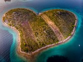 Prodaje se ostrvo ljubavi: Kvadrat 300 evra
