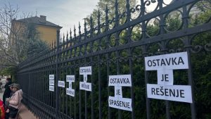 Profesori Jovine gimnazije tvrde da je direktor pod lažnim izgovorom uveo onlajn nastavu