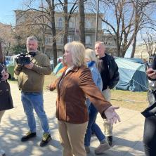 Profesorka Svetlana Vujović svojom pozitivnom energijom oduševila studente u Pionirskom parku: Učite što više da budete najbolji na svetu, to je moja najveća poruka!