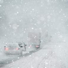 Proglašena VANREDNA SITUACIJA u Crnoj Travi: Sneg visine jedan metar, svi putevi su ZAVEJANI